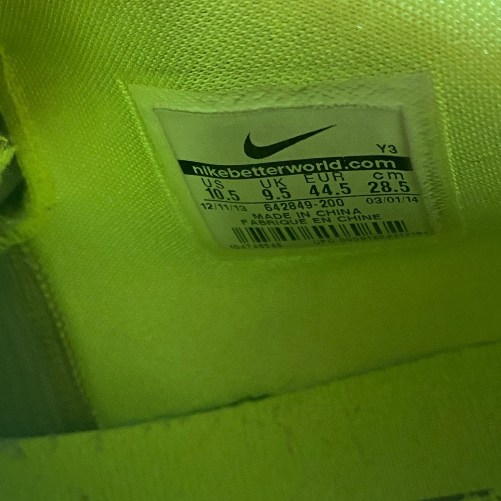 Nike Men Gray and Neon Green Sneakers - Picture 2 of 13